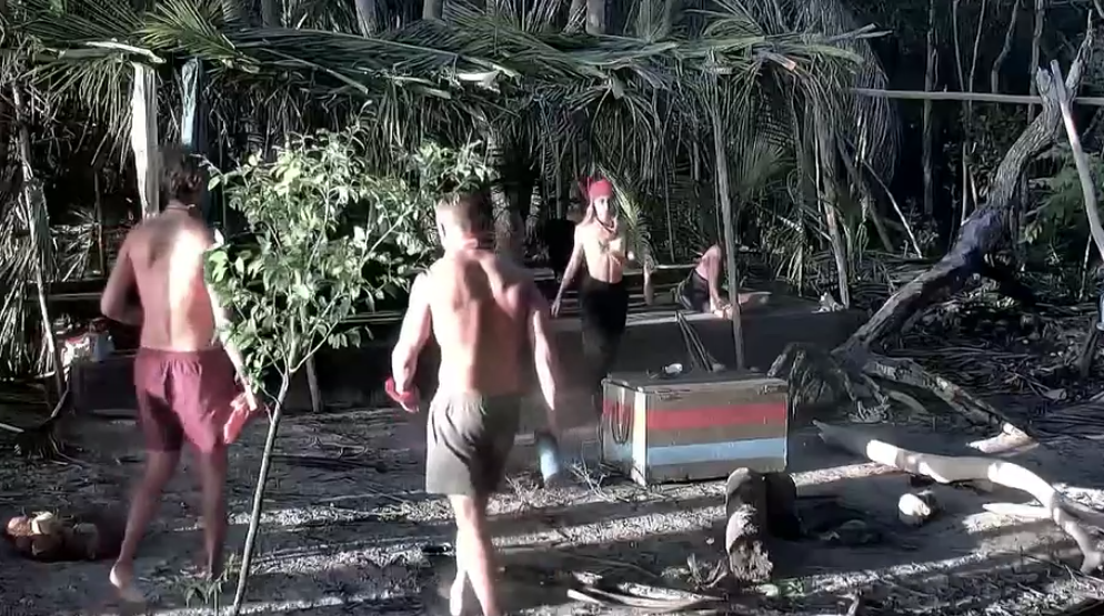 Survivor: Λιποθύμησε από την πείνα παίκτης των Αθηναίων - Ανοιχτό το ενδεχόμενο οικειοθελώς αποχώρησης